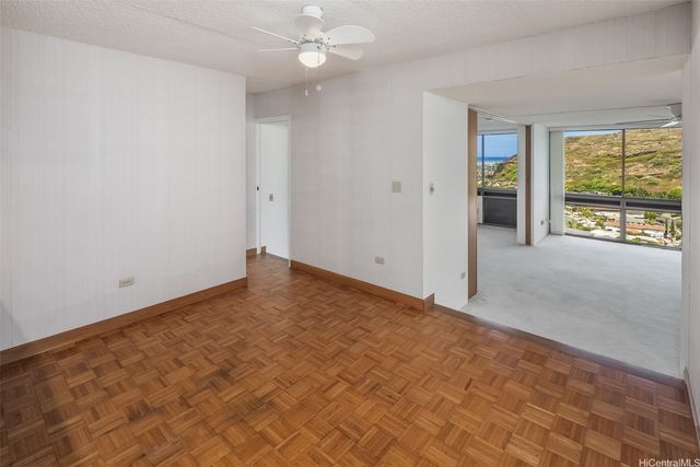 521 Hahaione Street 2-18K, Honolulu, HI 96825