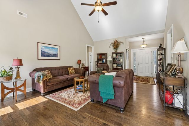 135 Hillside Cove Dr, Woodbury, TN 37190
