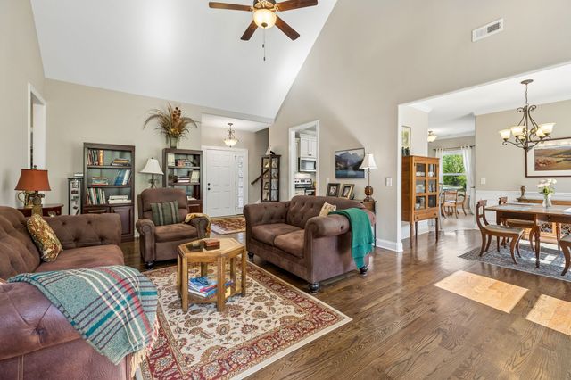 135 Hillside Cove Dr, Woodbury, TN 37190