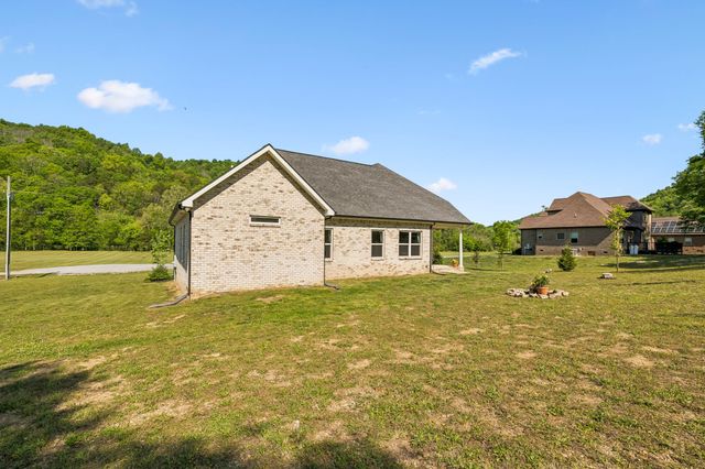 135 Hillside Cove Dr, Woodbury, TN 37190