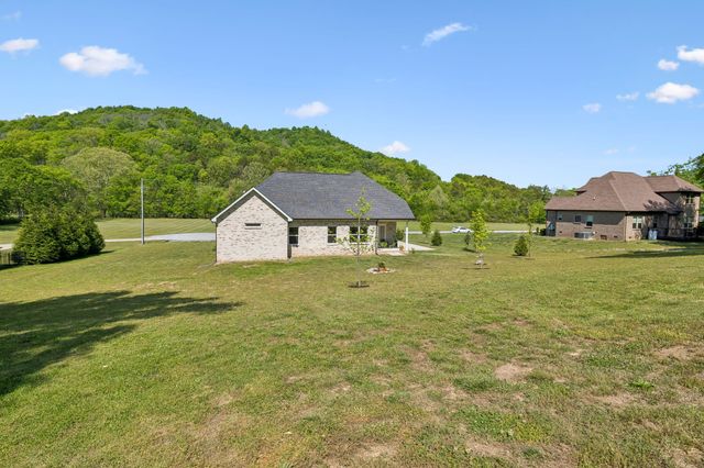 135 Hillside Cove Dr, Woodbury, TN 37190