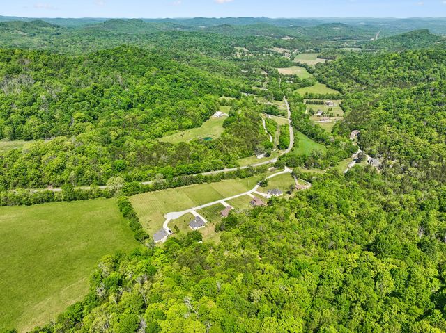 135 Hillside Cove Dr, Woodbury, TN 37190