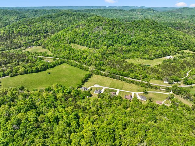 135 Hillside Cove Dr, Woodbury, TN 37190