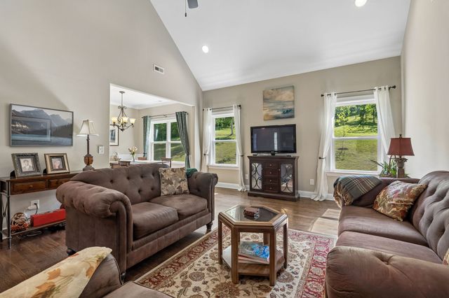 135 Hillside Cove Dr, Woodbury, TN 37190