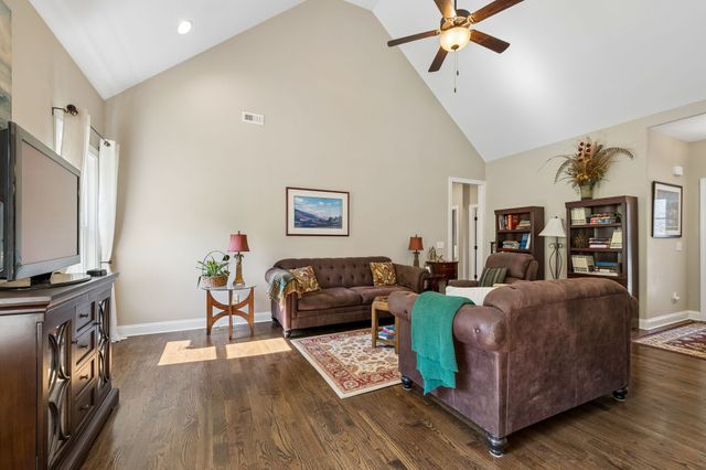 135 Hillside Cove Dr, Woodbury, TN 37190