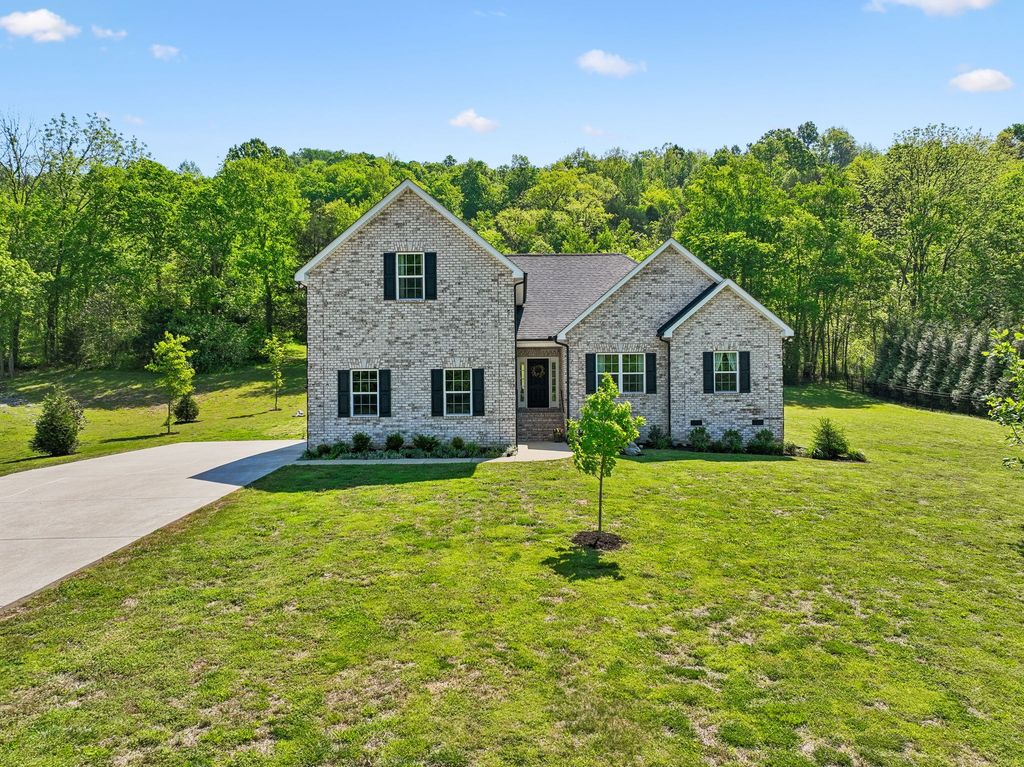 135 Hillside Cove Dr, Woodbury, TN 37190