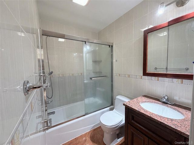 152-12 Peck Avenue, Flushing, NY 11355