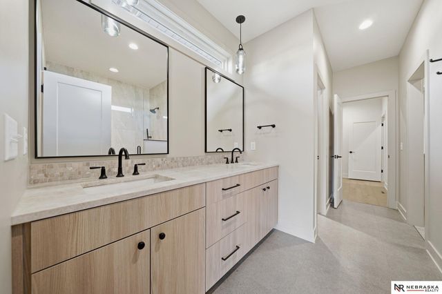 2337 S 89th Street, Lincoln, NE 68520