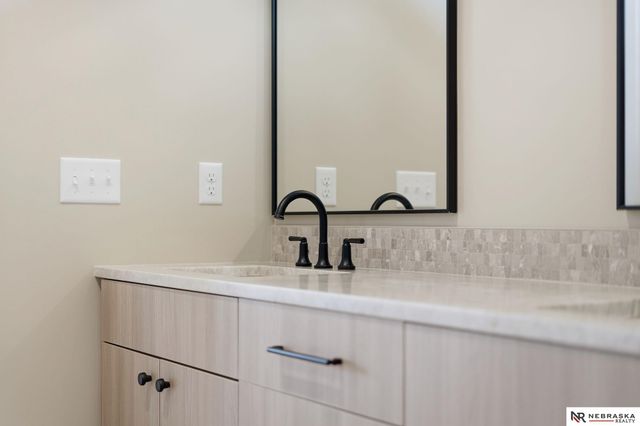 2337 S 89th Street, Lincoln, NE 68520