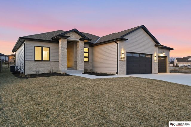 2337 S 89th Street, Lincoln, NE 68520