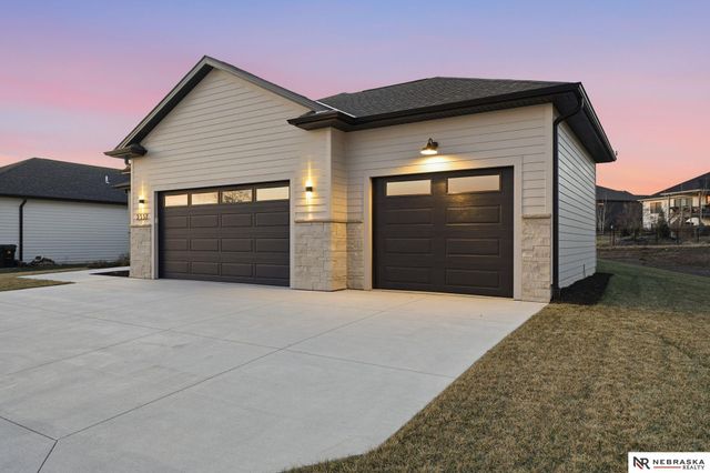 2337 S 89th Street, Lincoln, NE 68520