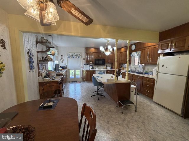 22157 HOLIDAY DR, Smithsburg, MD 21783