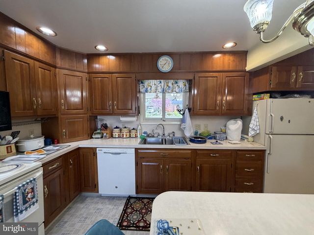 22157 HOLIDAY DR, Smithsburg, MD 21783