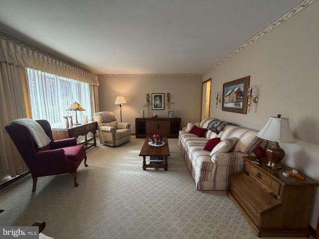 22157 HOLIDAY DR, Smithsburg, MD 21783