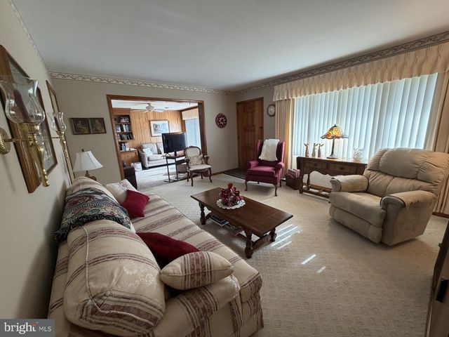 22157 HOLIDAY DR, Smithsburg, MD 21783