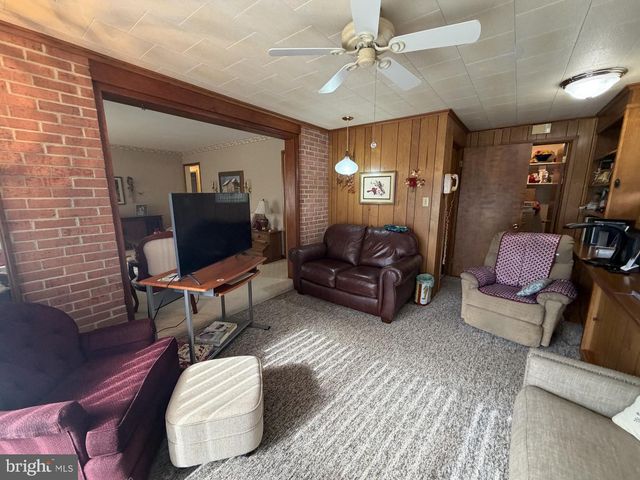 22157 HOLIDAY DR, Smithsburg, MD 21783
