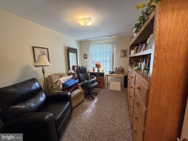 22157 HOLIDAY DR, Smithsburg, MD 21783