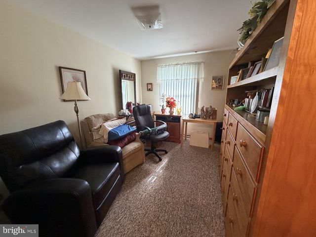 22157 HOLIDAY DR, Smithsburg, MD 21783