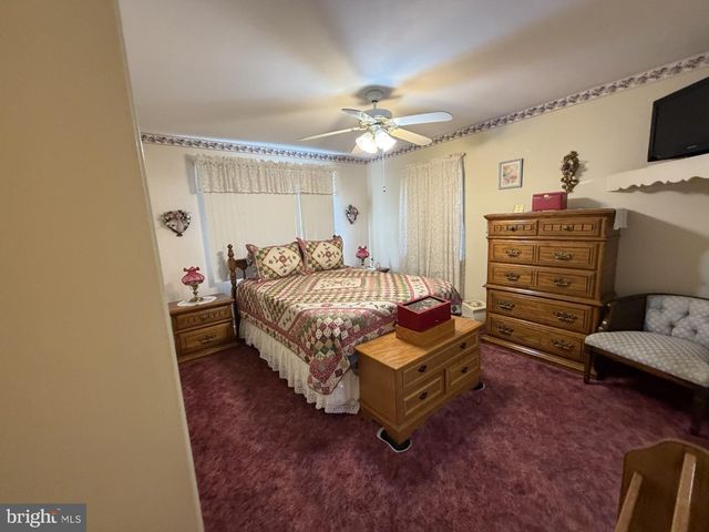 22157 HOLIDAY DR, Smithsburg, MD 21783