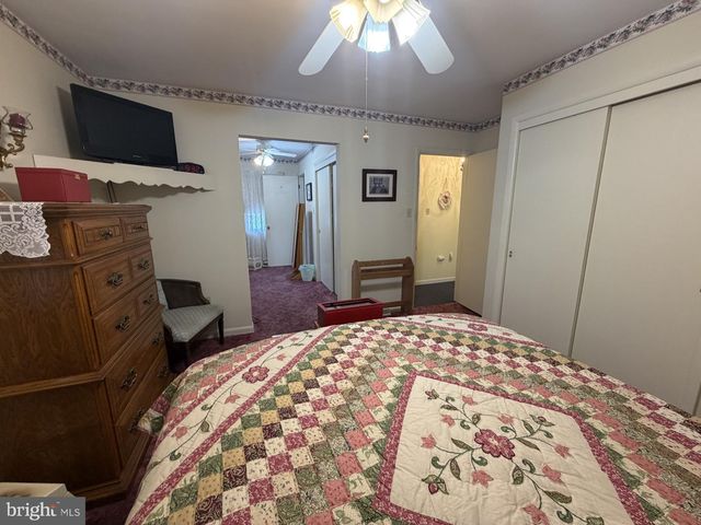 22157 HOLIDAY DR, Smithsburg, MD 21783