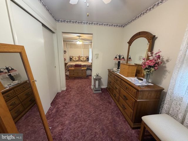 22157 HOLIDAY DR, Smithsburg, MD 21783
