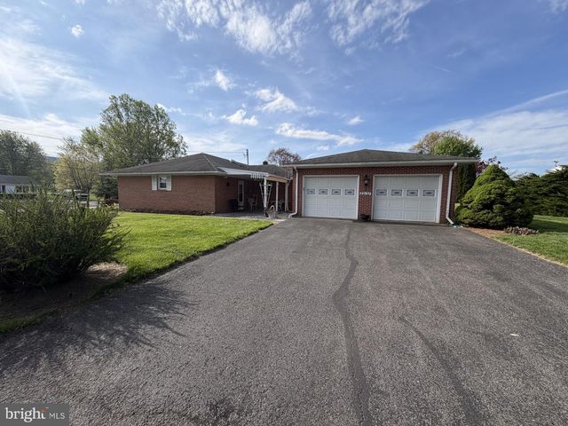 22157 HOLIDAY DR, Smithsburg, MD 21783
