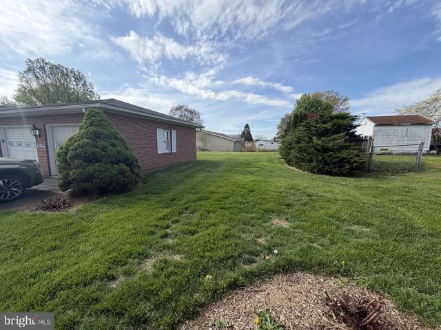 22157 HOLIDAY DR, Smithsburg, MD 21783
