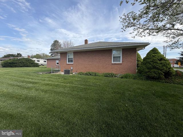 22157 HOLIDAY DR, Smithsburg, MD 21783