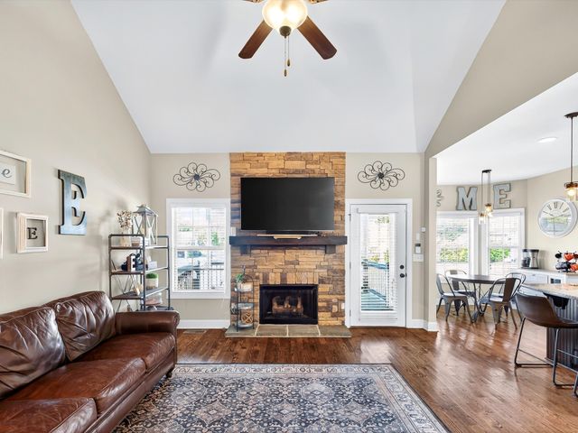 2731 Jasmine St, Lebanon, TN 37087