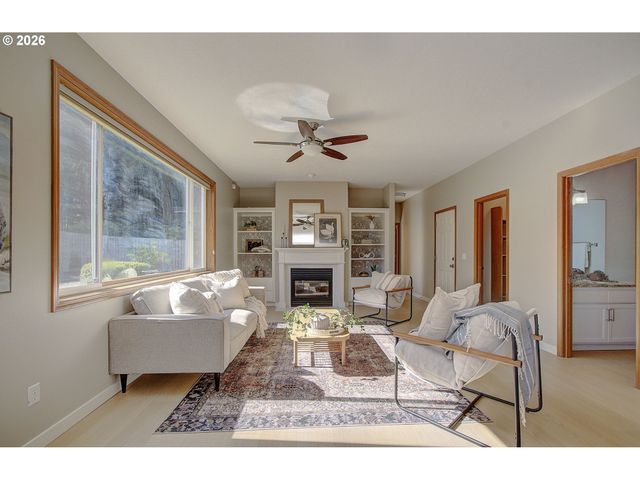 3464 Nw DAHLIA Dr, Camas, WA 98607
