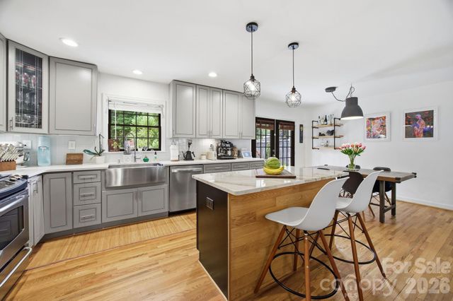 1325 Braeburn Road, Charlotte, NC 28211