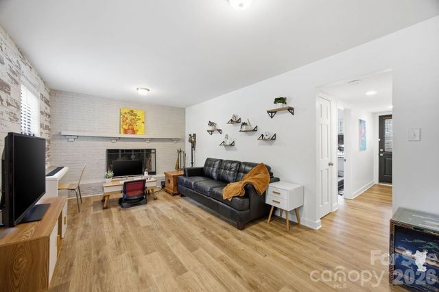 1325 Braeburn Road, Charlotte, NC 28211