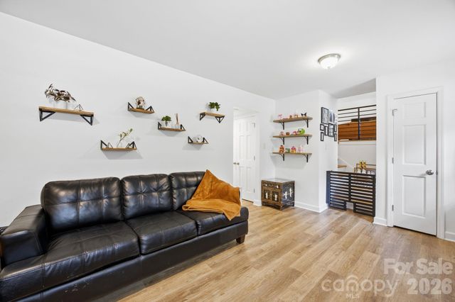 1325 Braeburn Road, Charlotte, NC 28211