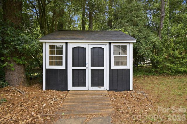 1325 Braeburn Road, Charlotte, NC 28211