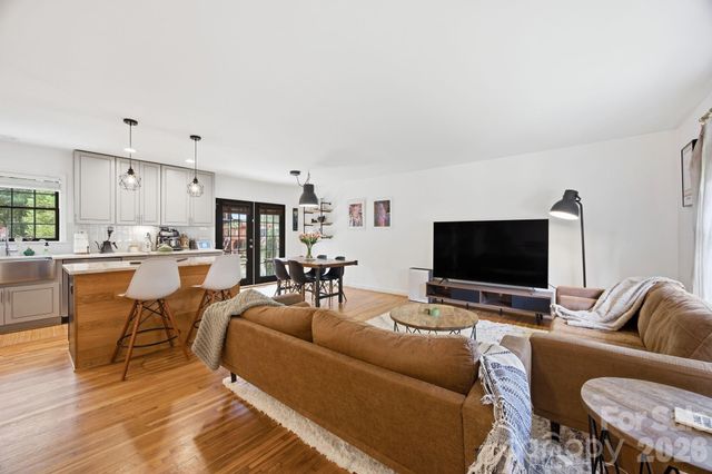 1325 Braeburn Road, Charlotte, NC 28211
