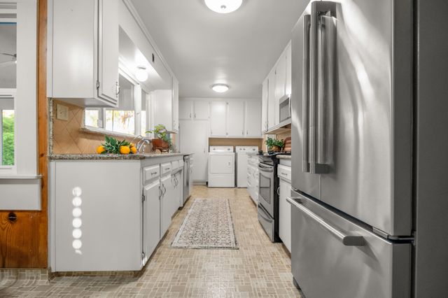 214 N Linwood Street, Visalia, CA 93291