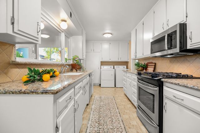 214 N Linwood Street, Visalia, CA 93291