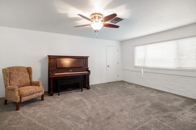 214 N Linwood Street, Visalia, CA 93291