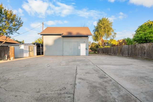 214 N Linwood Street, Visalia, CA 93291