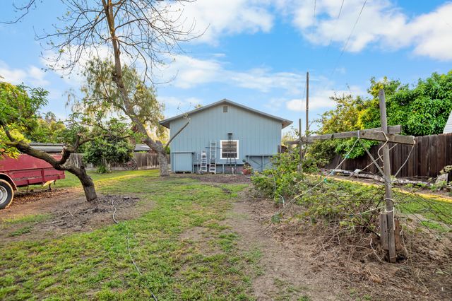 214 N Linwood Street, Visalia, CA 93291