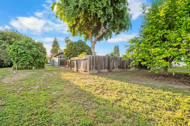 214 N Linwood Street, Visalia, CA 93291