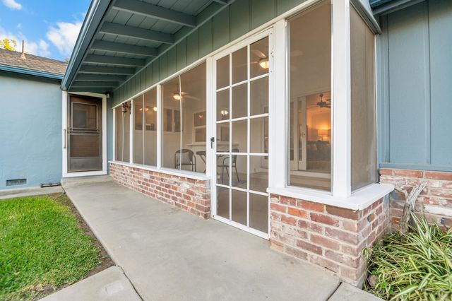 214 N Linwood Street, Visalia, CA 93291