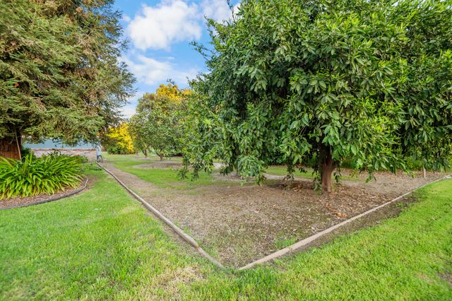 214 N Linwood Street, Visalia, CA 93291