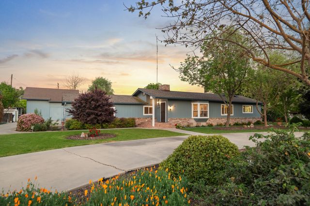 214 N Linwood Street, Visalia, CA 93291