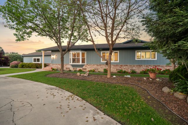 214 N Linwood Street, Visalia, CA 93291