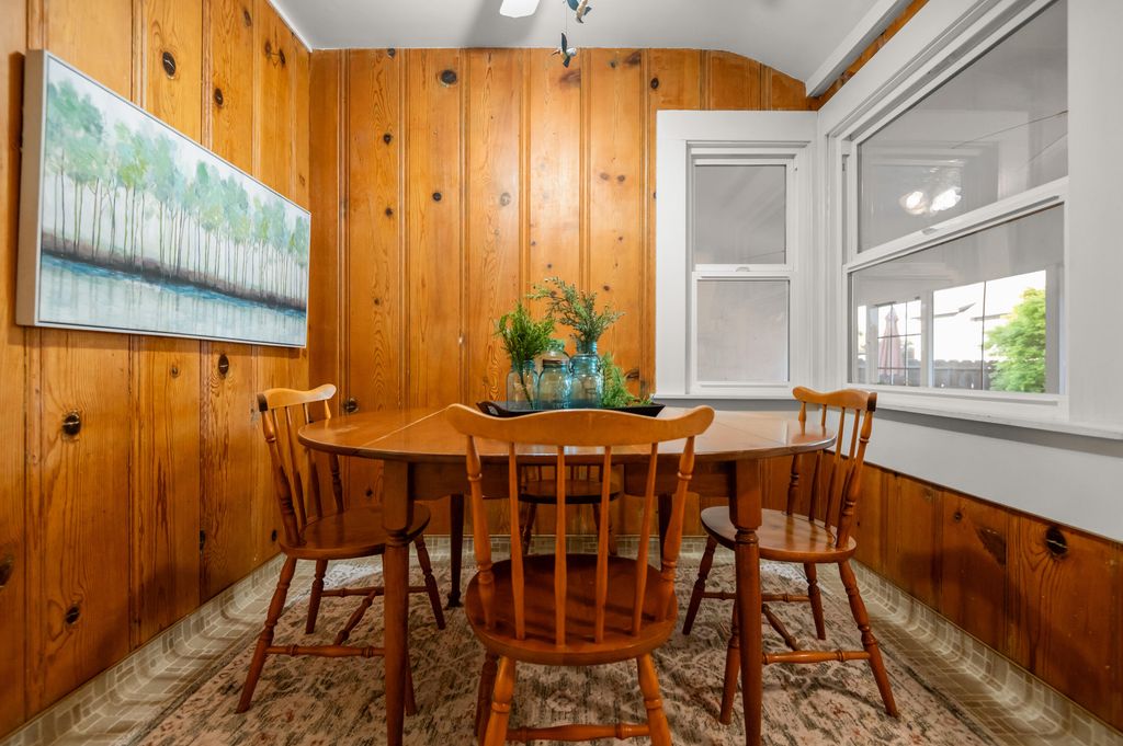 Image 16 of property listing at 214 N Linwood Street, Visalia, CA 93291