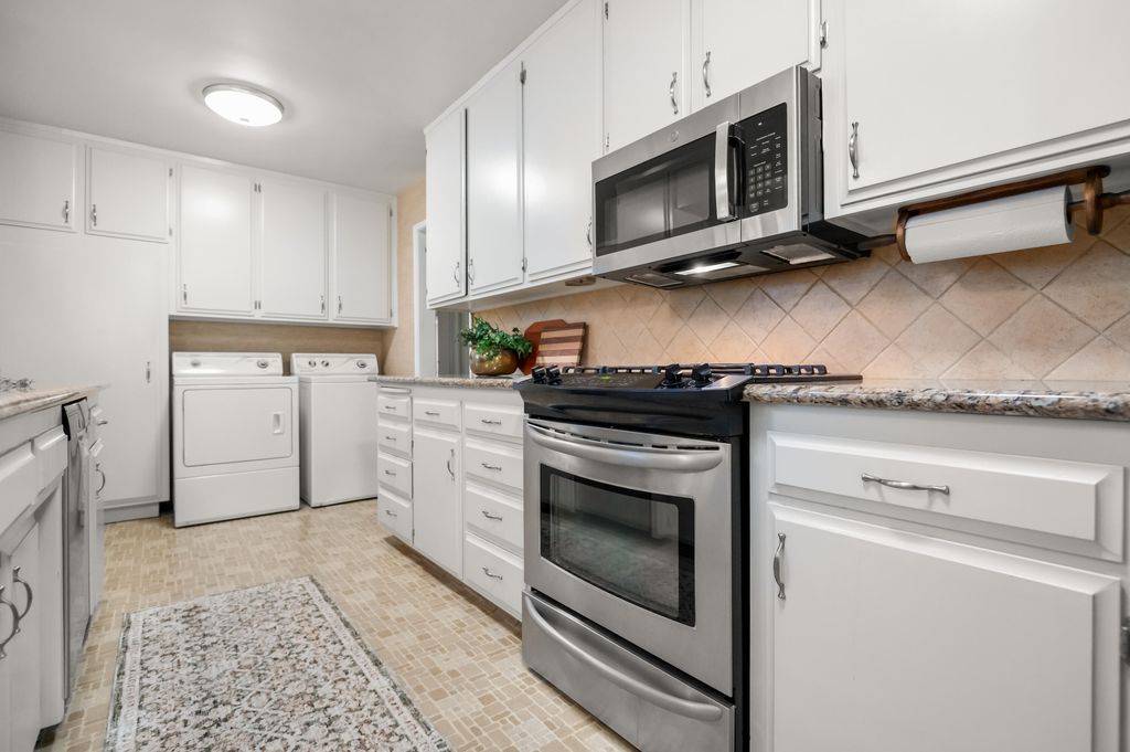 Image 22 of property listing at 214 N Linwood Street, Visalia, CA 93291