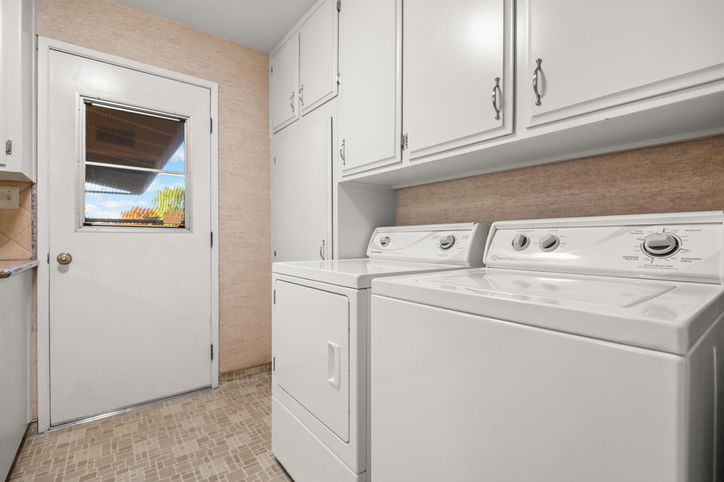 Image 23 of property listing at 214 N Linwood Street, Visalia, CA 93291