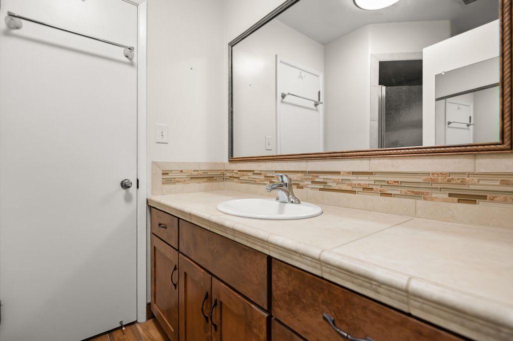 Image 32 of property listing at 214 N Linwood Street, Visalia, CA 93291