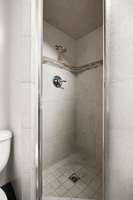 Image 33 of property listing at 214 N Linwood Street, Visalia, CA 93291